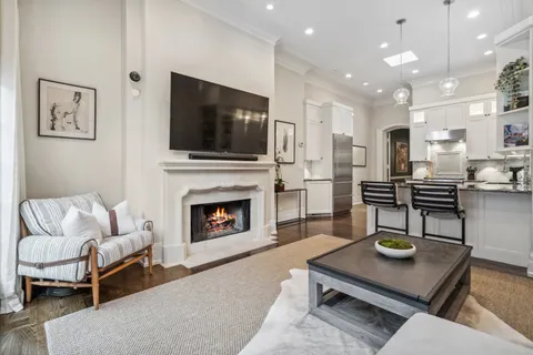 $1,749,000 | 24 West Chestnut Street, Chicago, IL 60610