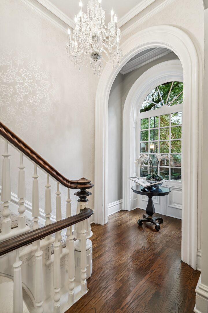 24 West Chestnut Street Chicago, IL 60610 - Photo 17 of 38 a view of a room with wooden floor and windows