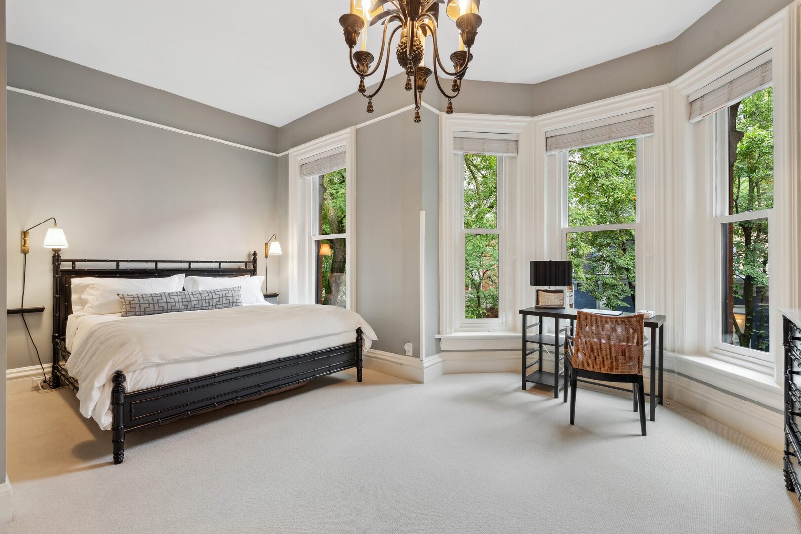 24 West Chestnut Street Chicago, IL 60610 - Photo 19 of 38 a spacious bedroom with a bed and a chandelier