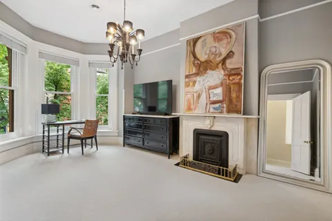 $1,749,000 | 24 West Chestnut Street, Chicago, IL 60610