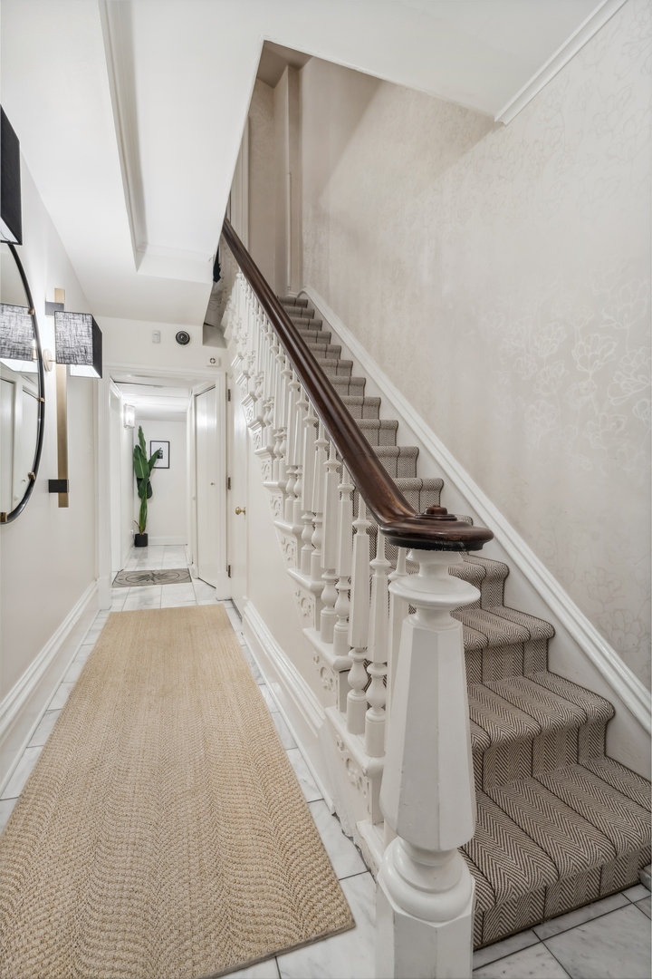 24 West Chestnut Street Chicago, IL 60610 - Photo 2 of 38 a view of entryway and hall