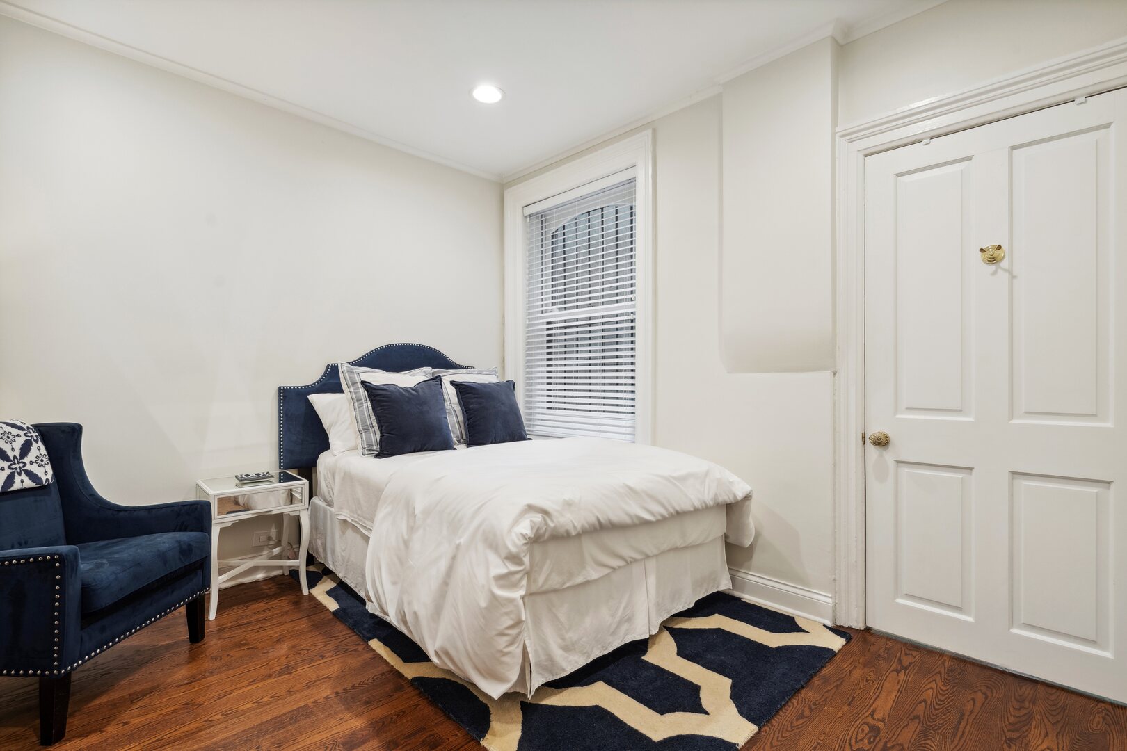 24 West Chestnut Street Chicago, IL 60610 - Photo 27 of 38 a bedroom with a bed and a couch