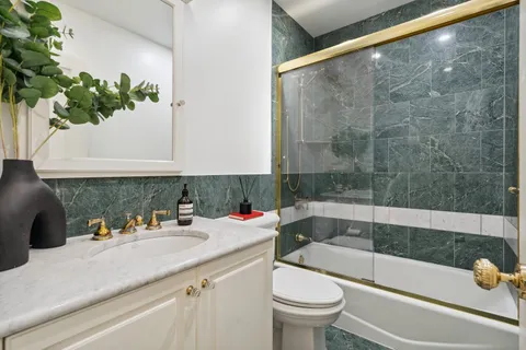 $1,749,000 | 24 West Chestnut Street, Chicago, IL 60610