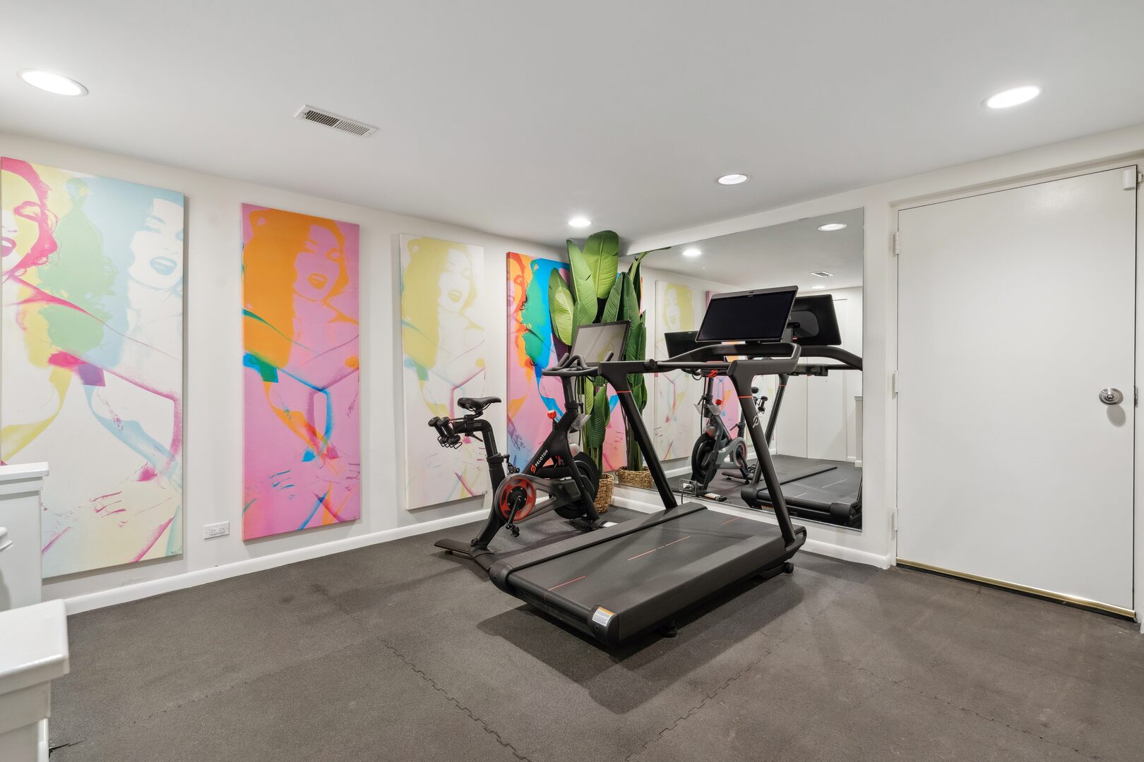 24 West Chestnut Street Chicago, IL 60610 - Photo 29 of 38 a view of a room with gym equipment