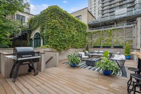 $1,749,000 | 24 West Chestnut Street, Chicago, IL 60610