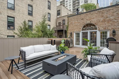 $1,749,000 | 24 West Chestnut Street, Chicago, IL 60610