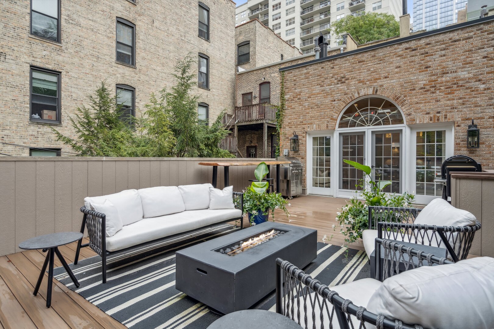 24 West Chestnut Street Chicago, IL 60610 - Photo 33 of 38 a view of a patio with couches table and chairs and potted plants