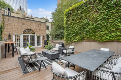 $1,749,000 | 24 West Chestnut Street, Chicago, IL 60610