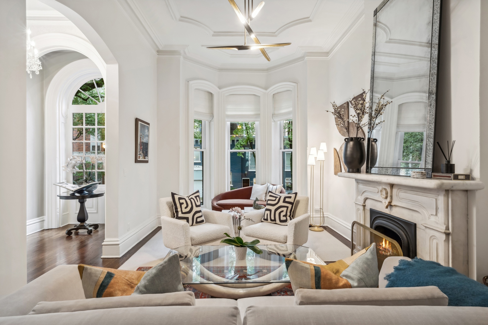 24 West Chestnut Street Chicago, IL 60610 - Photo 4 of 38 a living room with furniture and a fireplace