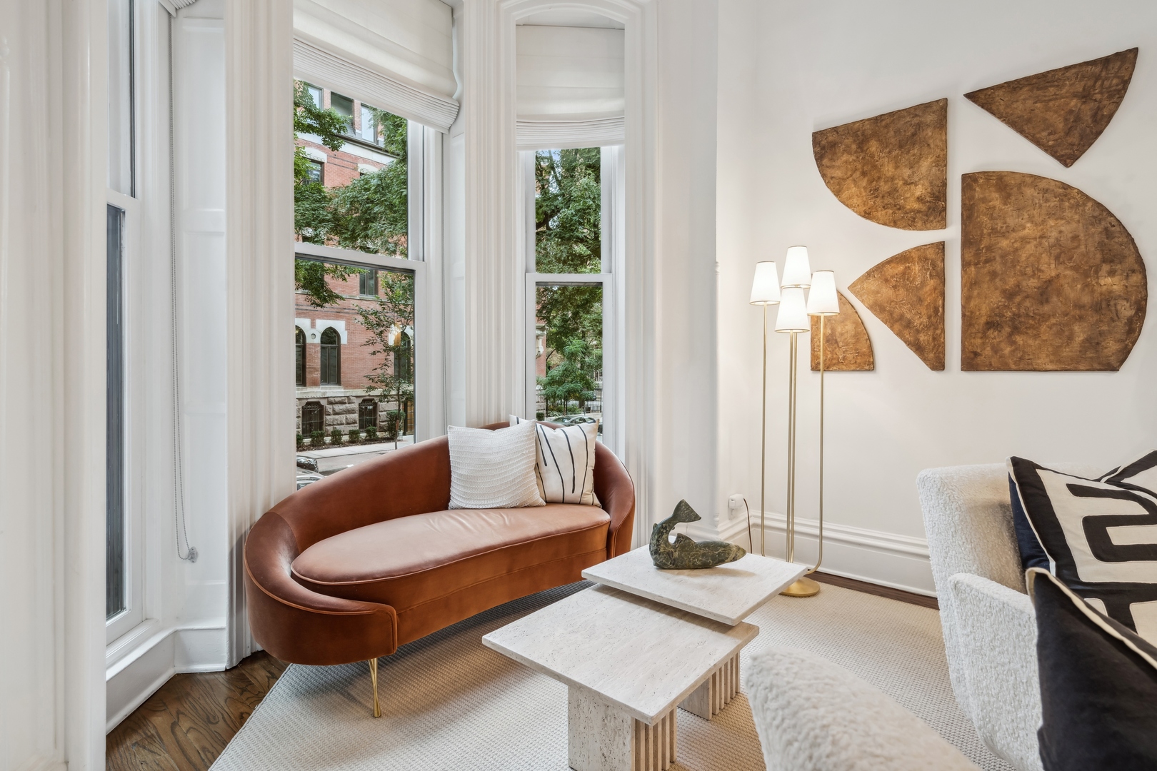 24 West Chestnut Street Chicago, IL 60610 - Photo 5 of 38 a living room with furniture and a window