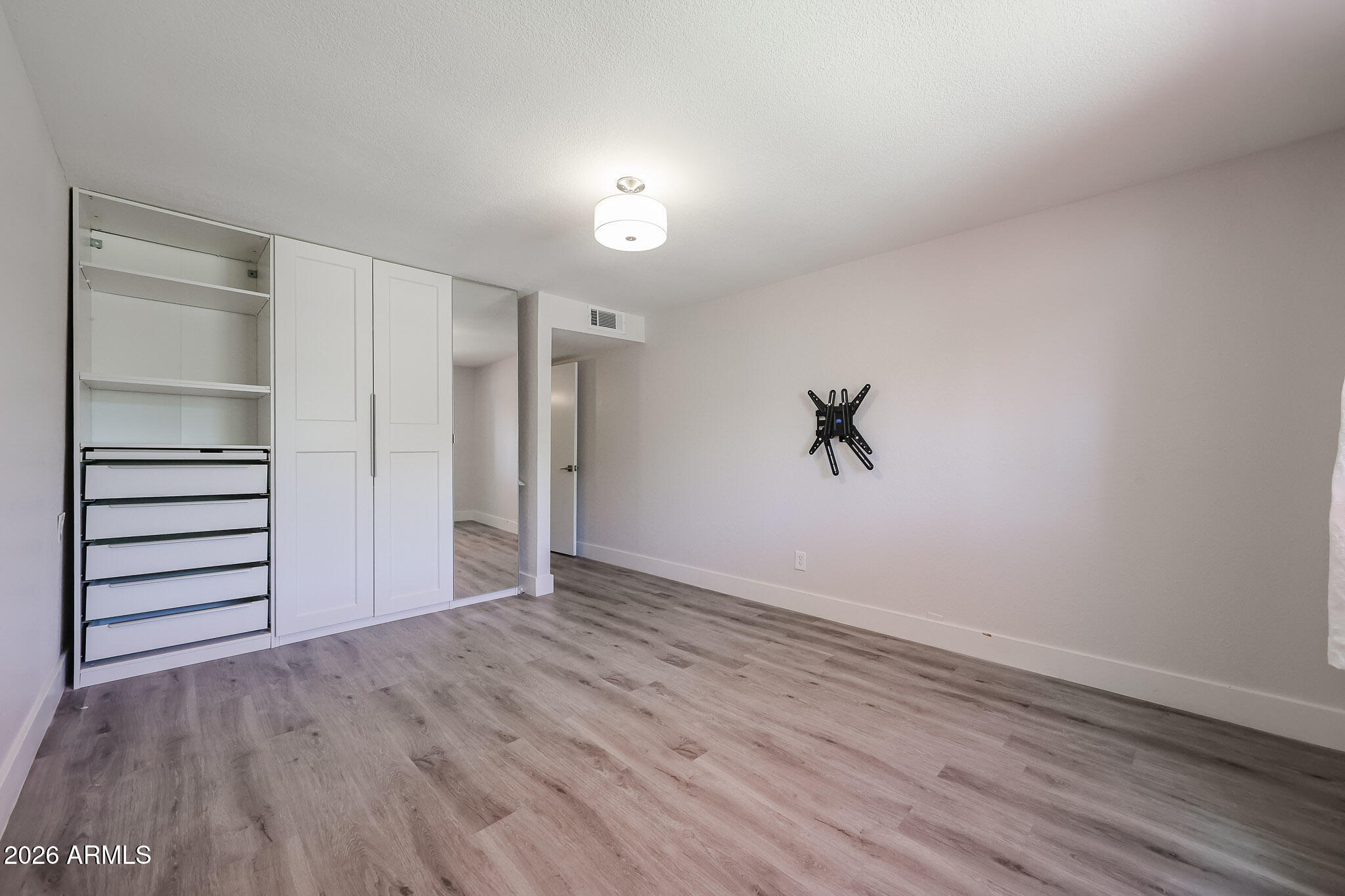 5114 East Monte Vista Road Phoenix, AZ 85008 - Photo 18 of 45 a view of an empty room and a window