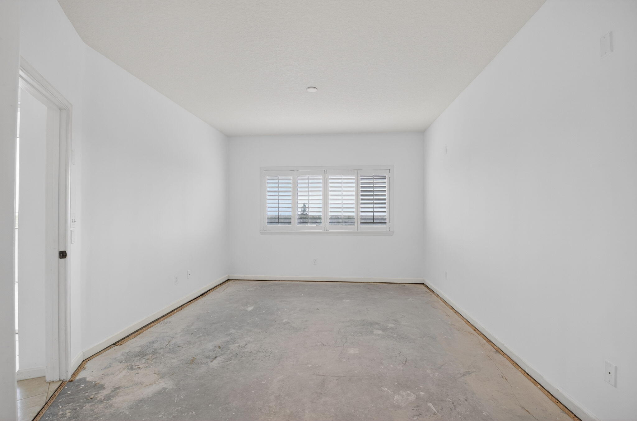22715 Camino Del Mar, Unit 61 Boca Raton, FL 33433 - Photo 29 of 39 an empty room with a window