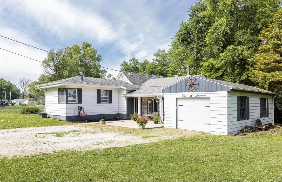 417 North John Street Mascoutah, IL 62258 - Photo 2 of 19