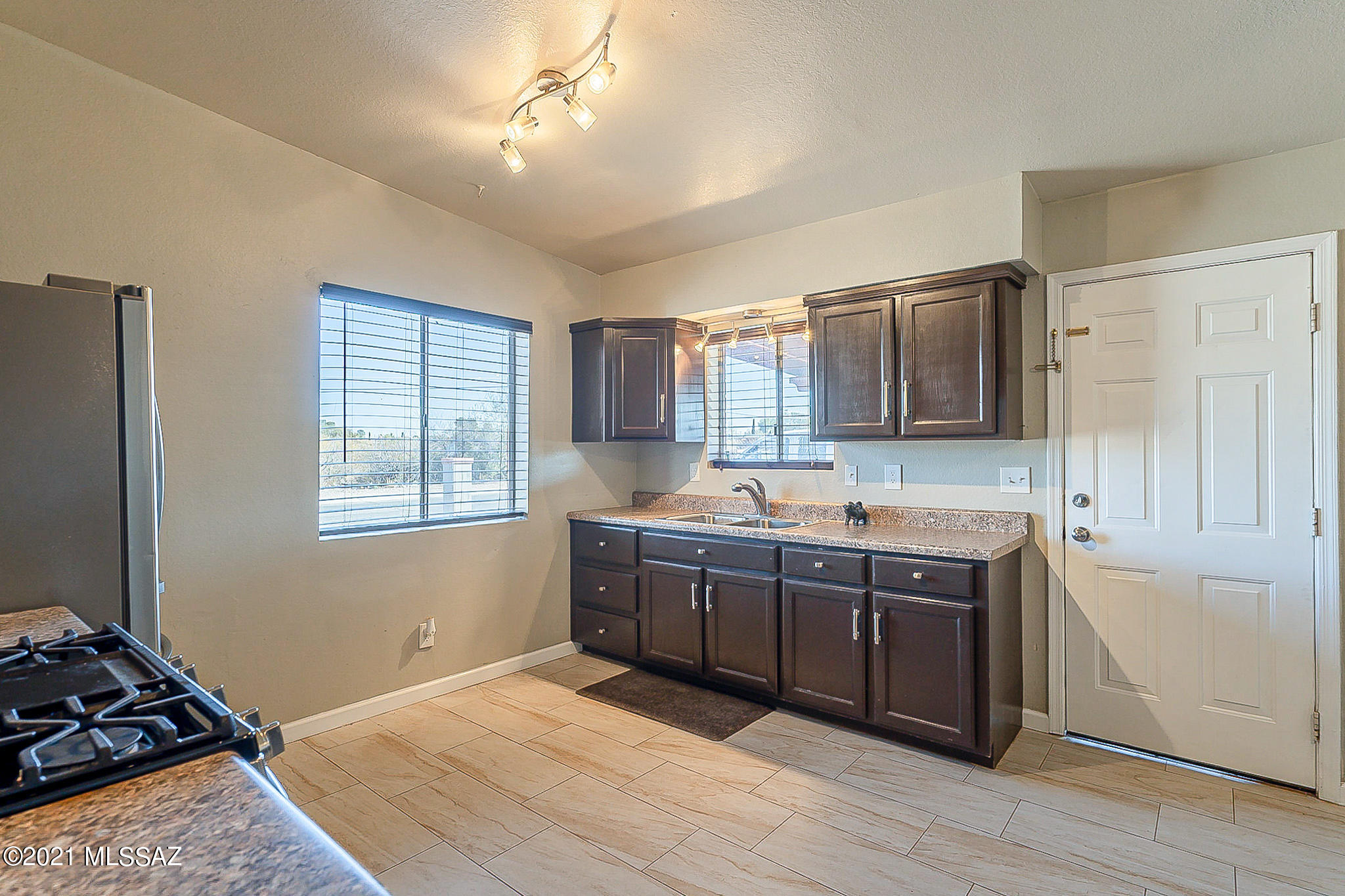 6930 South San Fernando Road Tucson, AZ 85756 - Photo 7 of 26