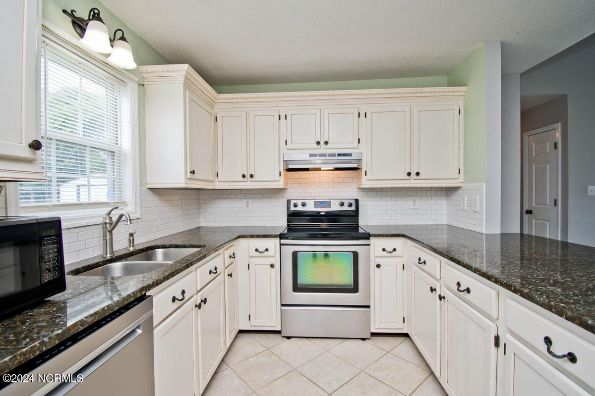 206 Parnell Road Hubert, NC 28539 - Photo 7 of 42 Kitchen