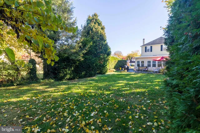 a view of a house with a big yard