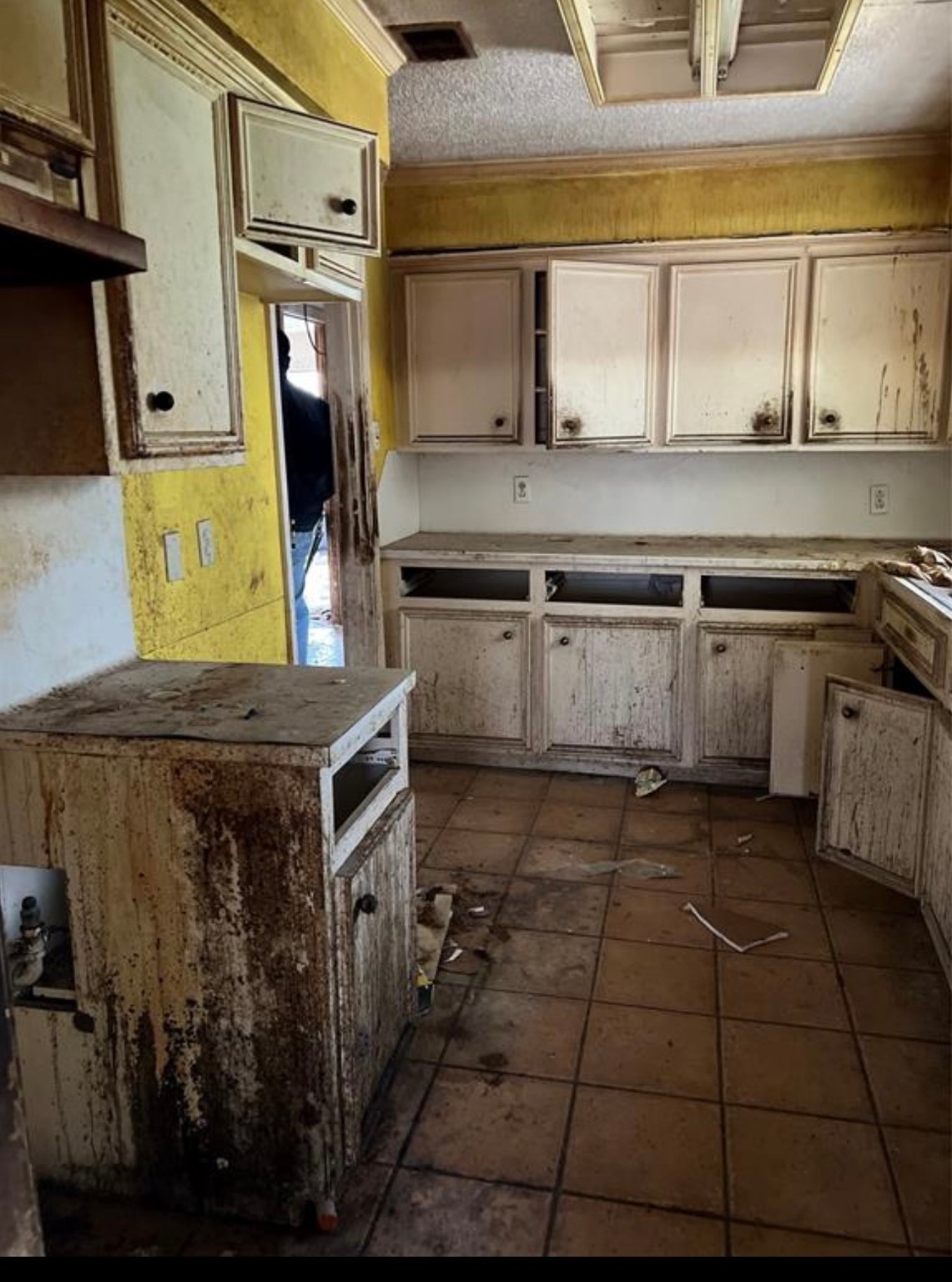 5710 Ridgeway Drive Houston, TX 77033 - Photo 3 of 6