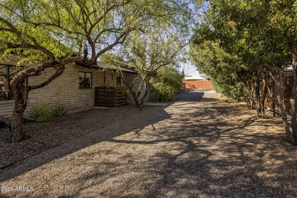 $1,075,000 | 1630 East Solano Drive, Phoenix, AZ 85016