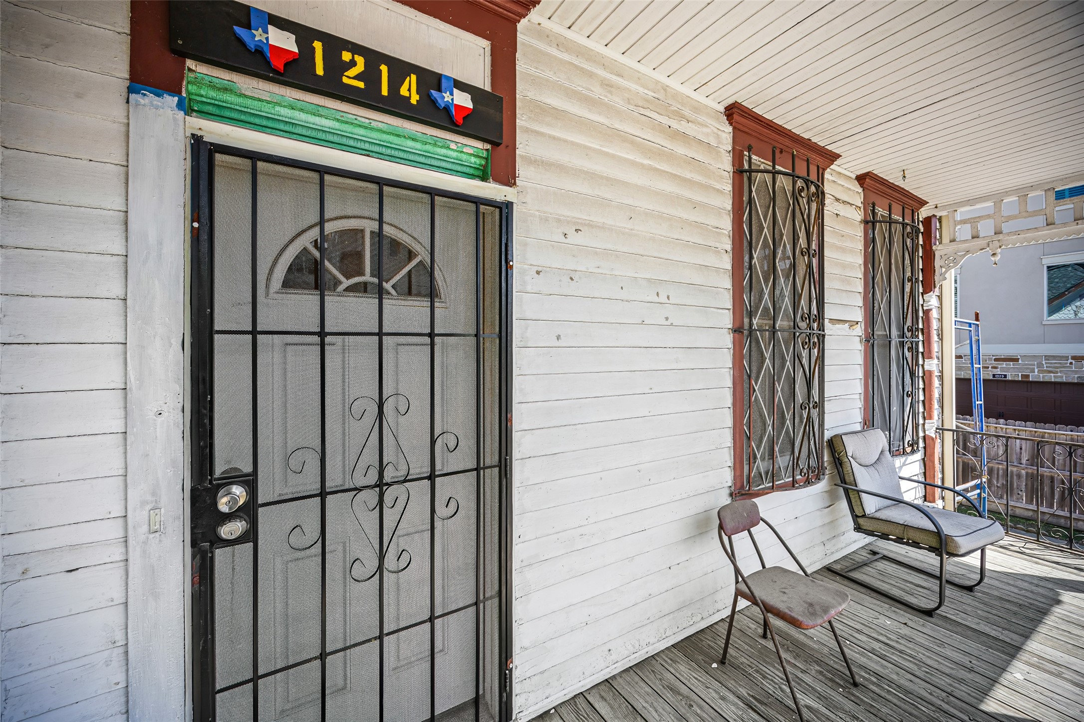 1214 Edwards Street Houston, TX 77007 - Photo 8 of 34 Enjoy serene views from the inviting charm of this quaint front porch, perfect for relaxing moments.