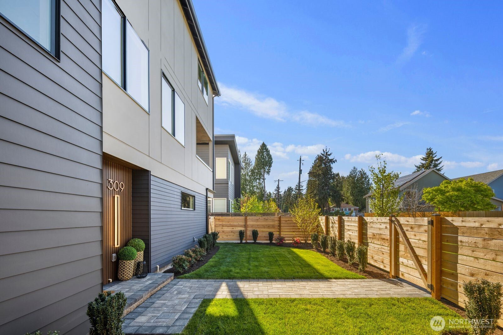 309 Northwest 92nd Street Seattle, WA 98117 - Photo 3 of 36