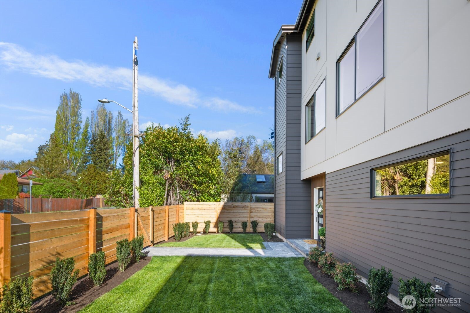 309 Northwest 92nd Street Seattle, WA 98117 - Photo 4 of 36