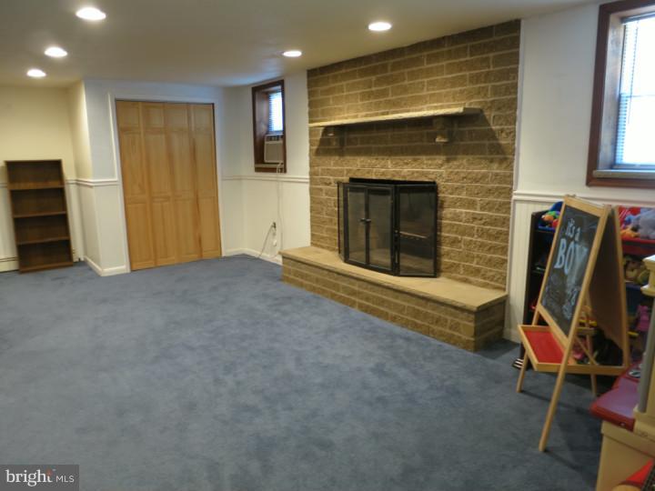 909 Ash Road Wallingford, PA 19086 - Photo 14 of 25 Family Room