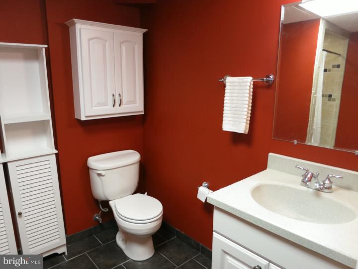 909 Ash Road Wallingford, PA 19086 - Photo 17 of 25 Bathroom