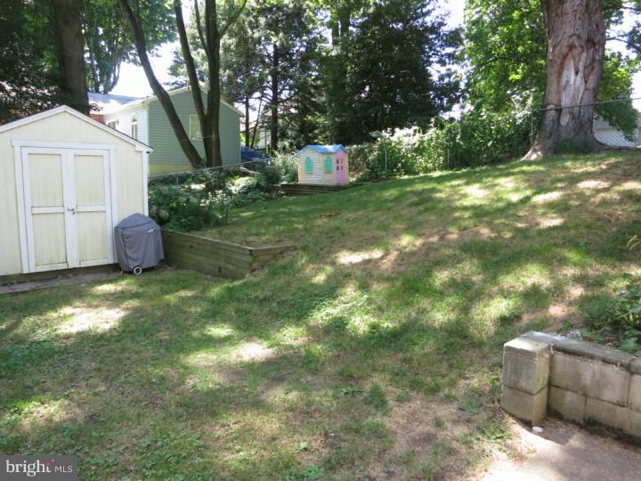 909 Ash Road Wallingford, PA 19086 - Photo 22 of 25 Back Yard