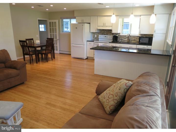 909 Ash Road Wallingford, PA 19086 - Photo 4 of 25 Living Room