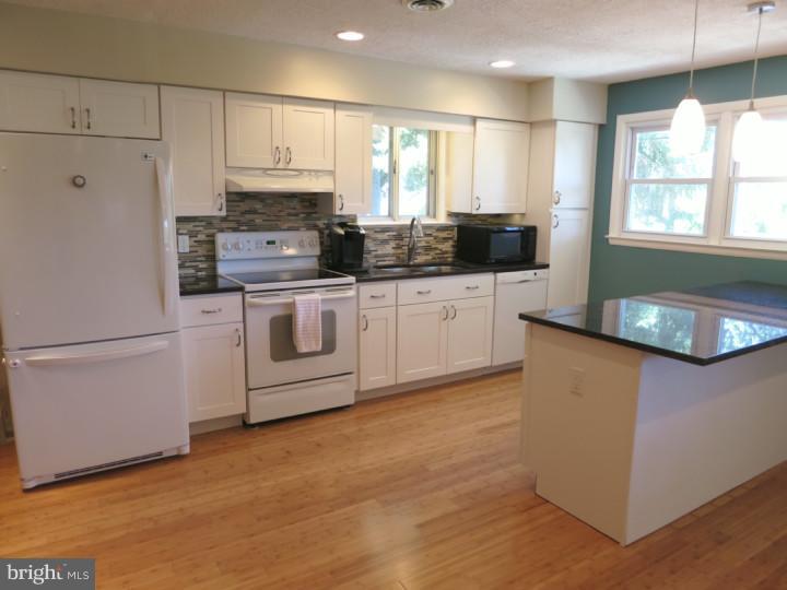 909 Ash Road Wallingford, PA 19086 - Photo 5 of 25 Kitchen