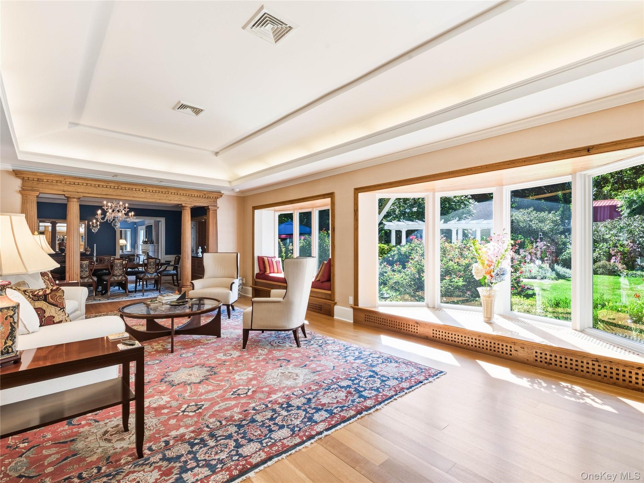 58 Cornwells Beach Road Sands Point, NY 11050 - Photo 4 of 42 Sun drenched living room