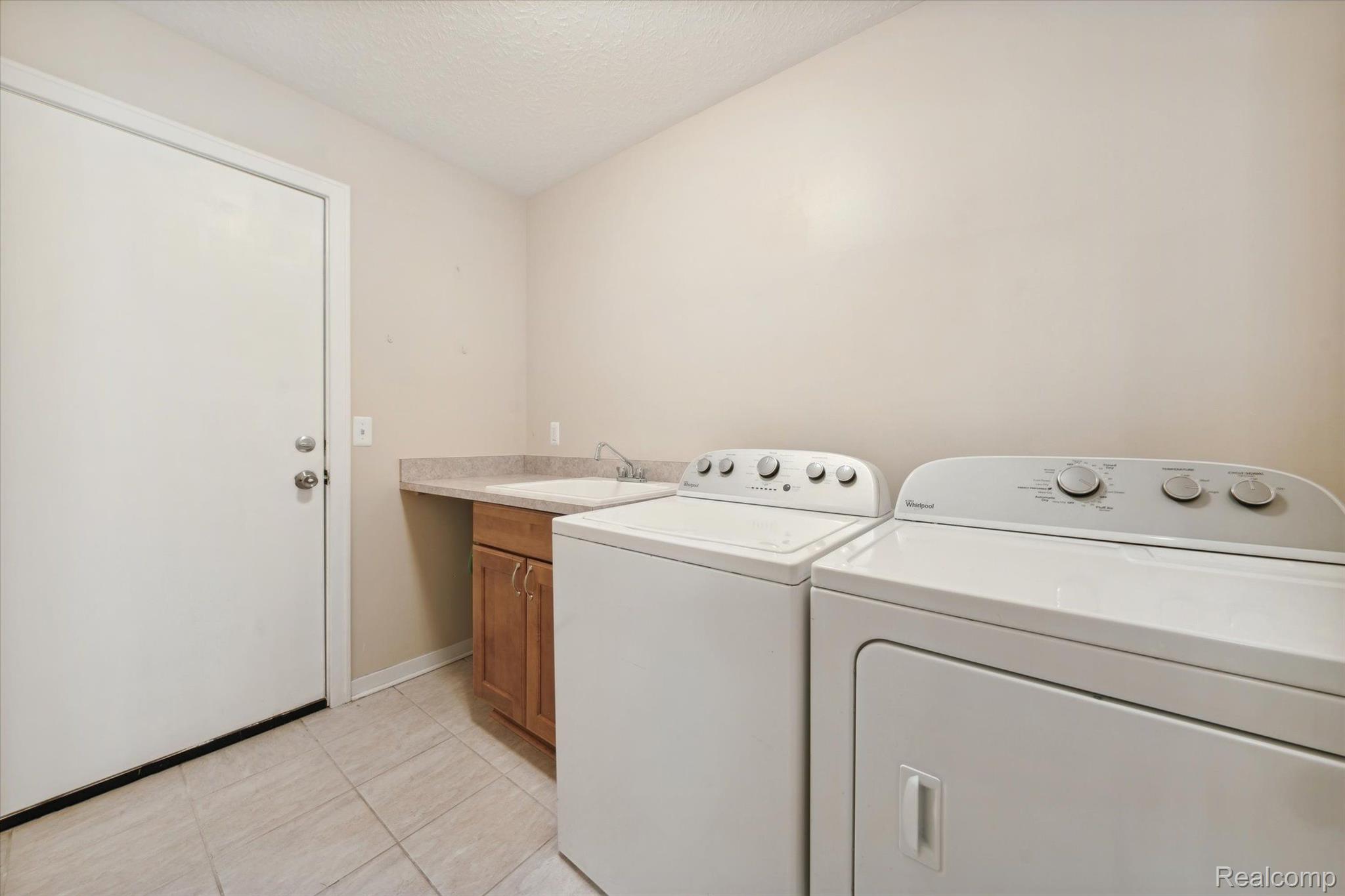 808 Spirea Howell, MI 48843 - Photo 26 of 35 Gallery Image 26