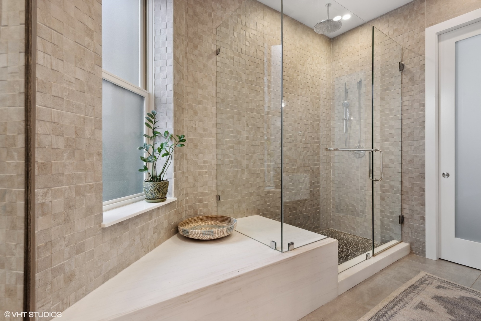 1925 West Grace Street Chicago, IL 60613 - Photo 21 of 45 a bathroom with a tub a sink and shower