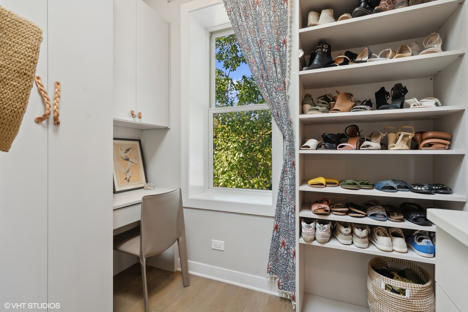1925 West Grace Street Chicago, IL 60613 - Photo 23 of 45 a view of cabinets and window in a room