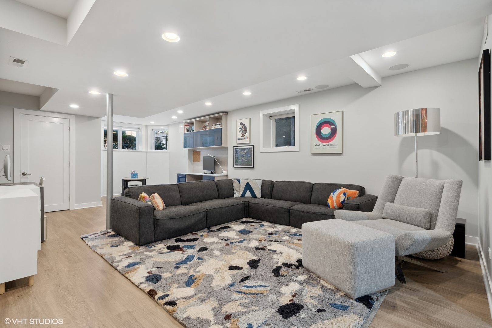 1925 West Grace Street Chicago, IL 60613 - Photo 30 of 45 a living room with furniture and a couch