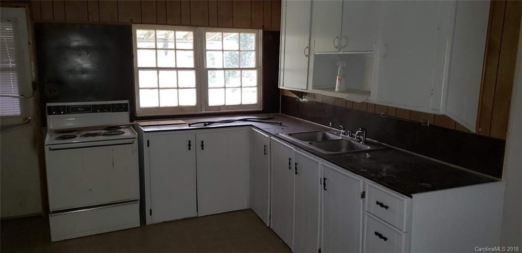402 Queens Road Gastonia, NC 28052 - Photo 6 of 23