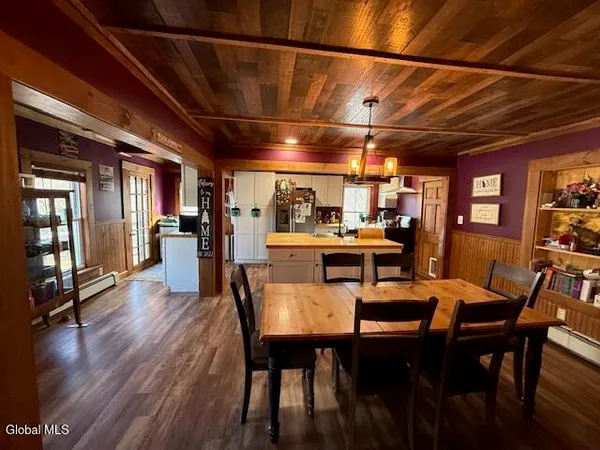 $315,000 | 4 Raceville Road, Hampton, NY 12837