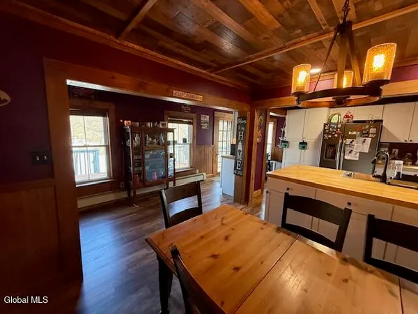 $315,000 | 4 Raceville Road, Hampton, NY 12837