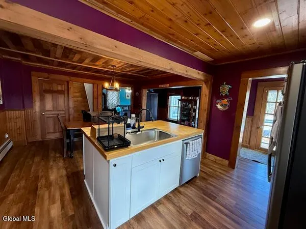 $315,000 | 4 Raceville Road, Hampton, NY 12837