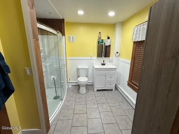 $305,000 | 4 Raceville Road, Hampton, NY 12837