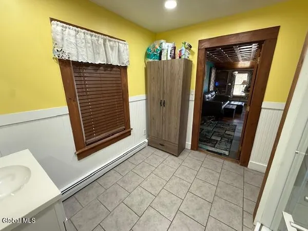 $315,000 | 4 Raceville Road, Hampton, NY 12837