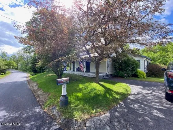 $315,000 | 4 Raceville Road, Hampton, NY 12837