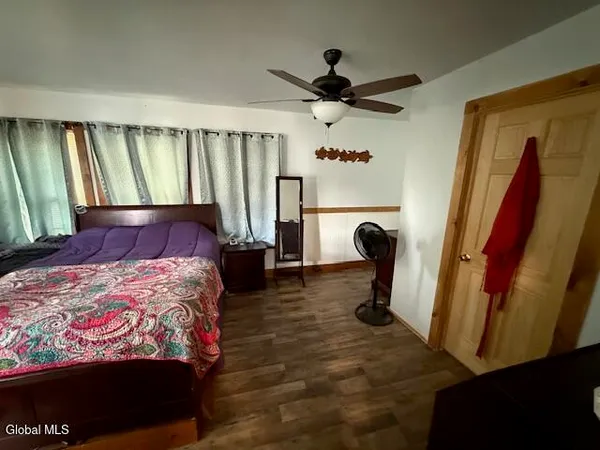 $315,000 | 4 Raceville Road, Hampton, NY 12837