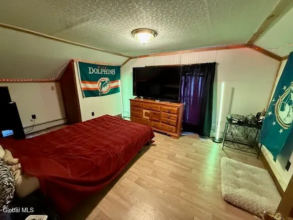 $305,000 | 4 Raceville Road, Hampton, NY 12837