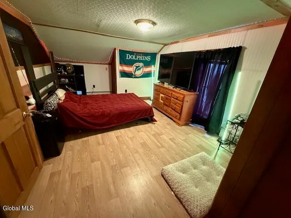 $315,000 | 4 Raceville Road, Hampton, NY 12837