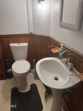 $315,000 | 4 Raceville Road, Hampton, NY 12837