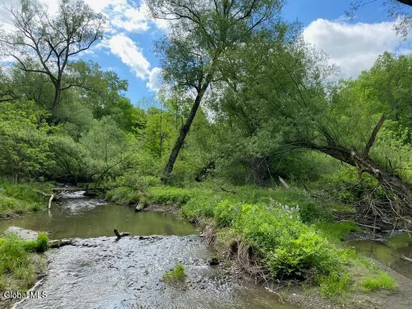 $315,000 | 4 Raceville Road, Hampton, NY 12837