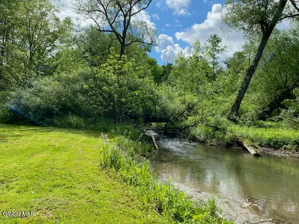 $315,000 | 4 Raceville Road, Hampton, NY 12837