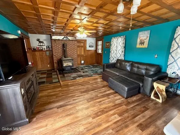 $315,000 | 4 Raceville Road, Hampton, NY 12837