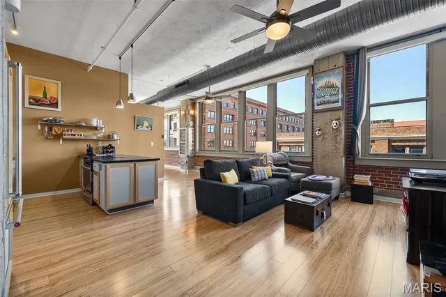 $192,900 | 1627 Locust Street, Unit 402, St. Louis, MO 63103